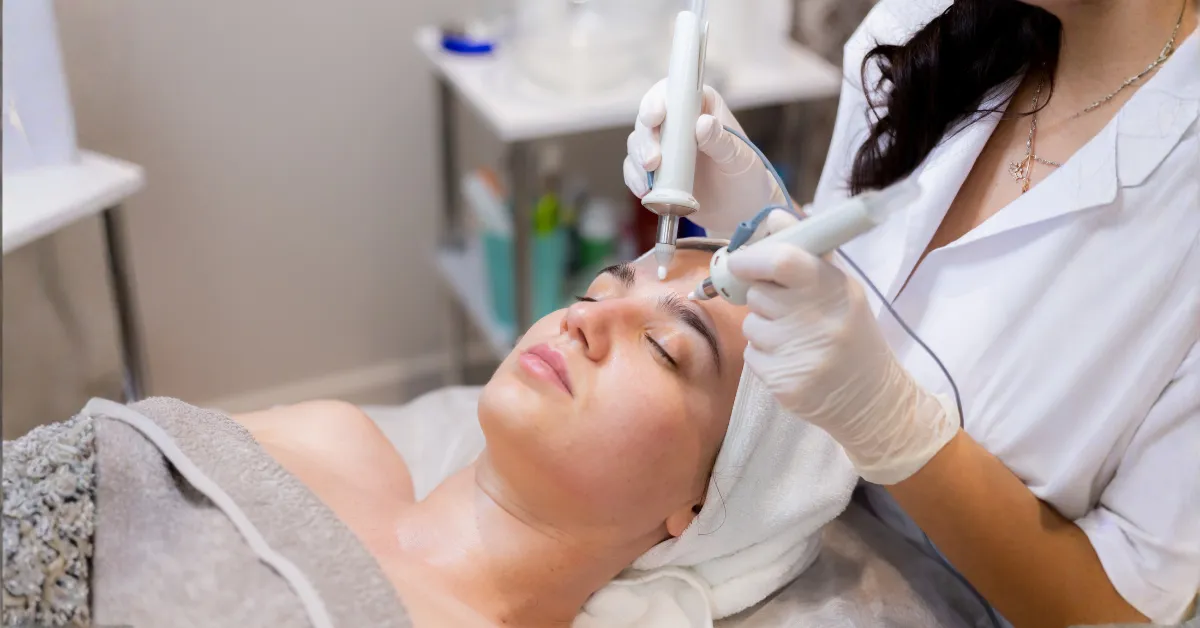 exfoliating facial dermaplaning treatment